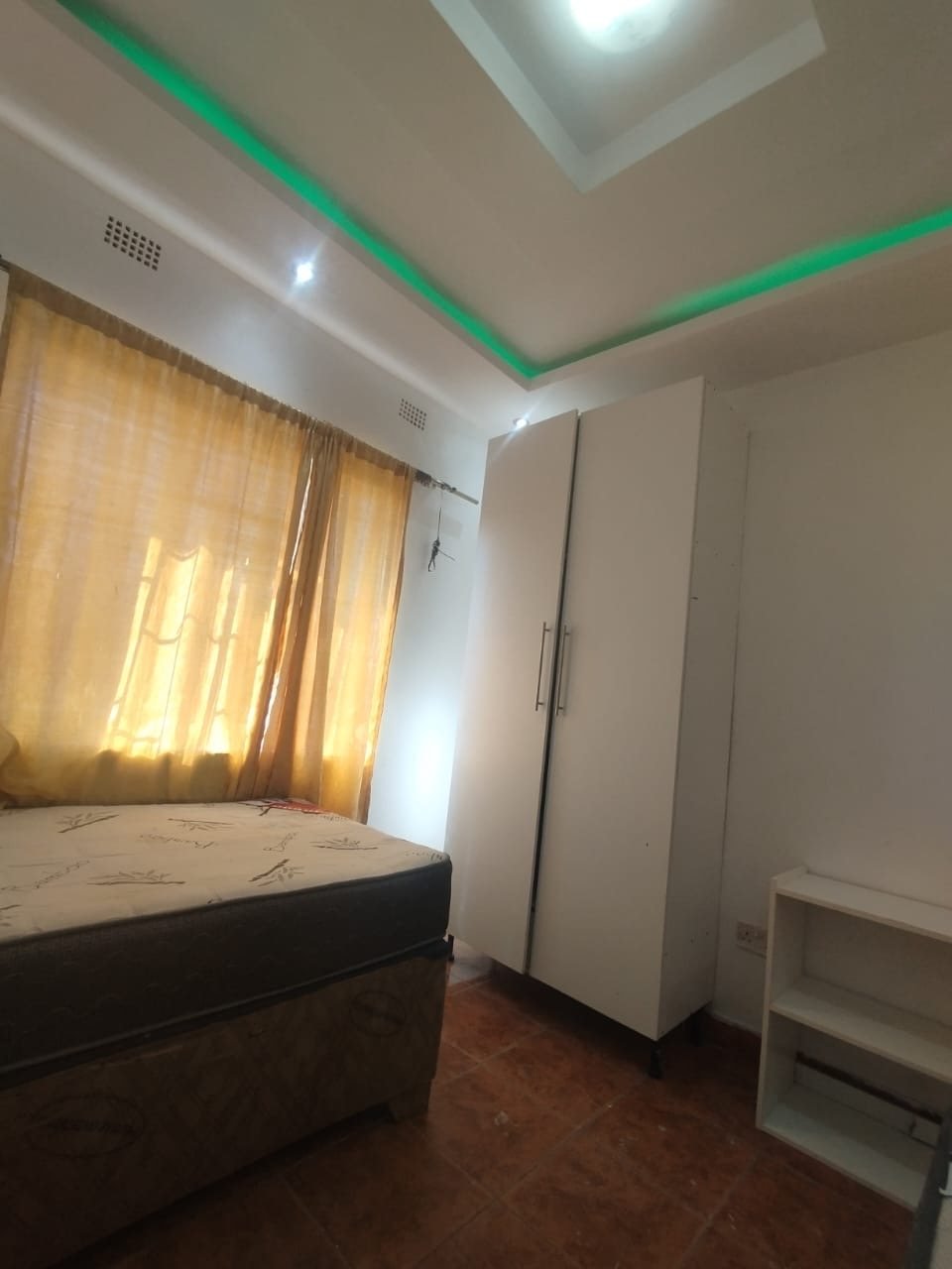 Bedroom & wardrobe